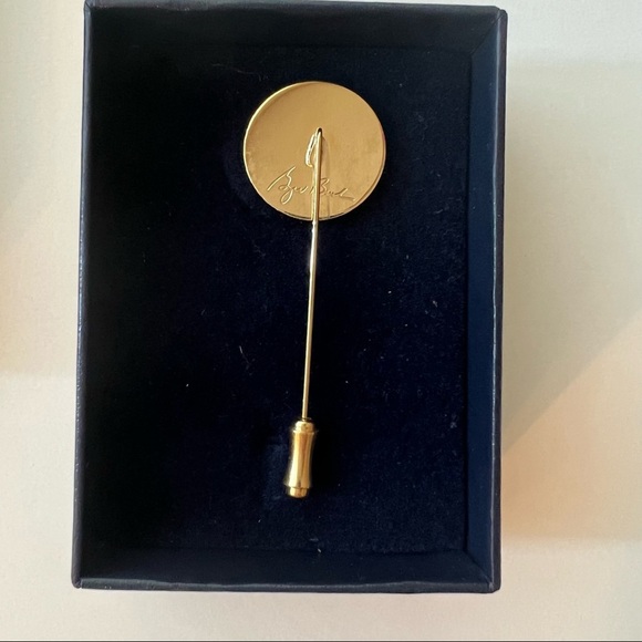 George W. Bush Stick Pin Memento- Light Blue Representative of Oval Office Rug - Picture 2 of 5